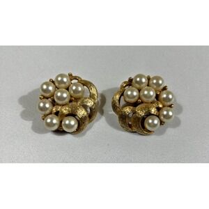 Vintage Gold Tone Faux Pearl Cluster Clip On Earrings Textured Ribbon MCM Style